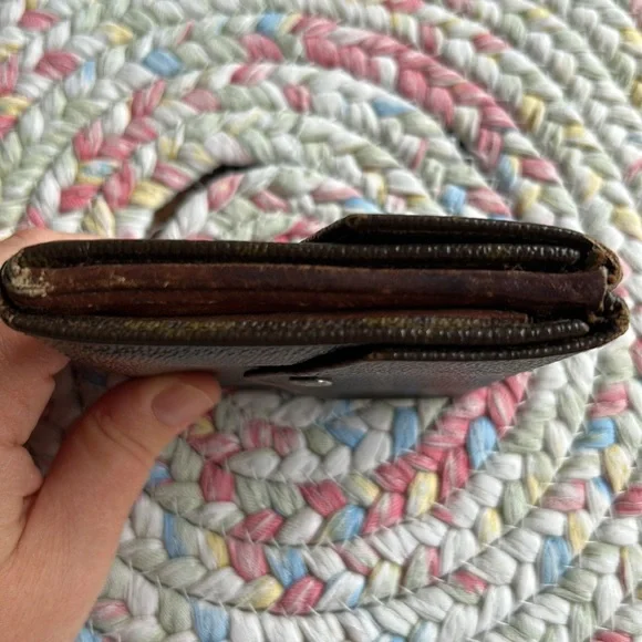 Louis Vuitton 1984 Monogram Wallet - Picture 9 of 10